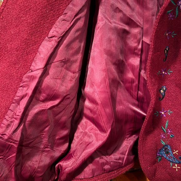 Vintage Women's Embroidered Burgundy Jacket Wool - Picture 5 of 9